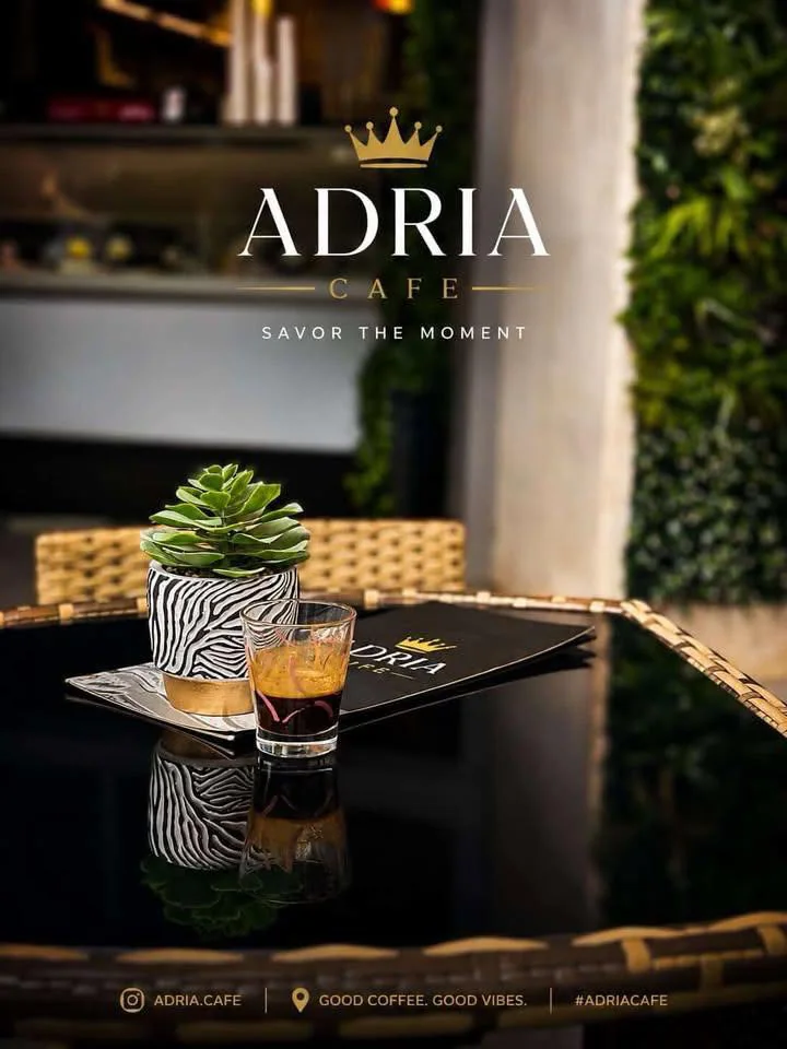 Espresso na stole terasy Adria Cafe